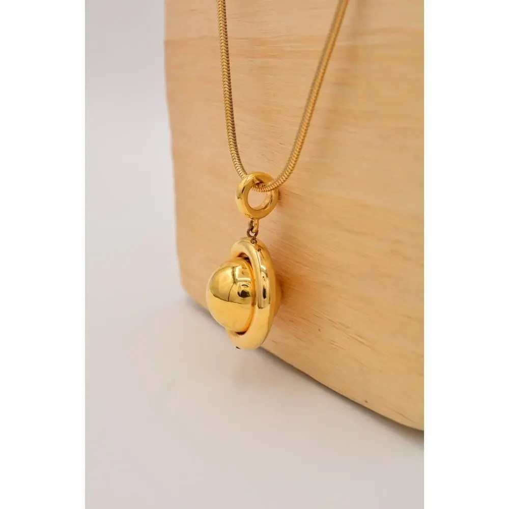 Liz Claiborne stunning necklace